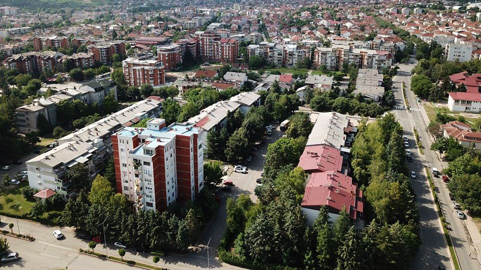 ЈАВЕН ПОВИК за прибирање на барања за поставување на урбана опрема на јавни површини на територијата на Oпштина Kавадарци